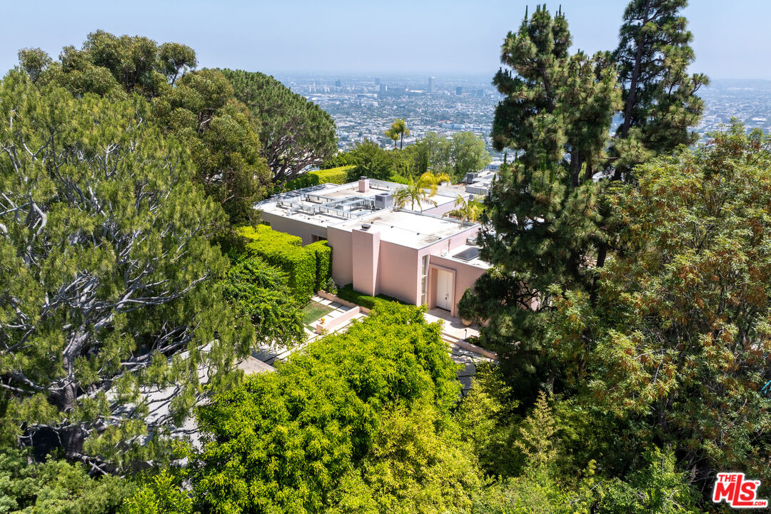 9032 Thrasher Ave, sunset strip