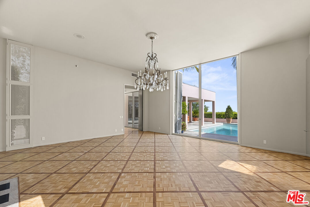 9032 Thrasher Ave, sunset strip