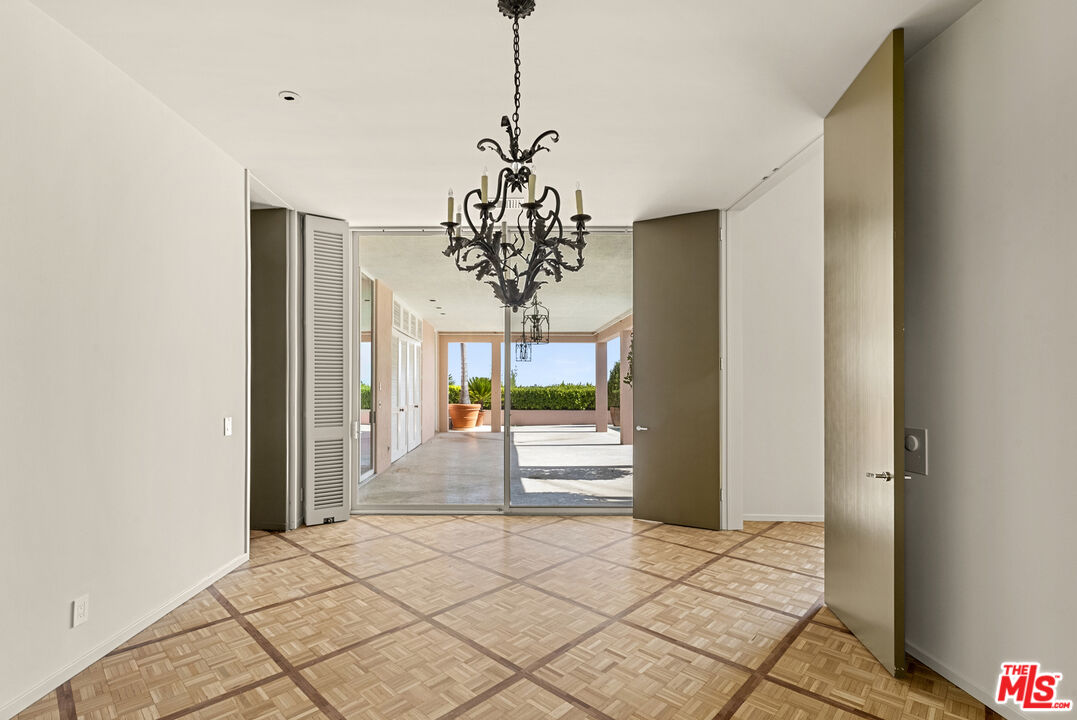 9032 Thrasher Ave, sunset strip