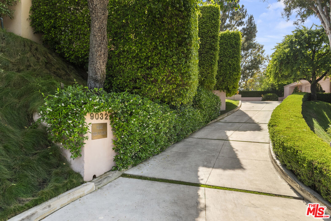 9032 Thrasher Ave, sunset strip