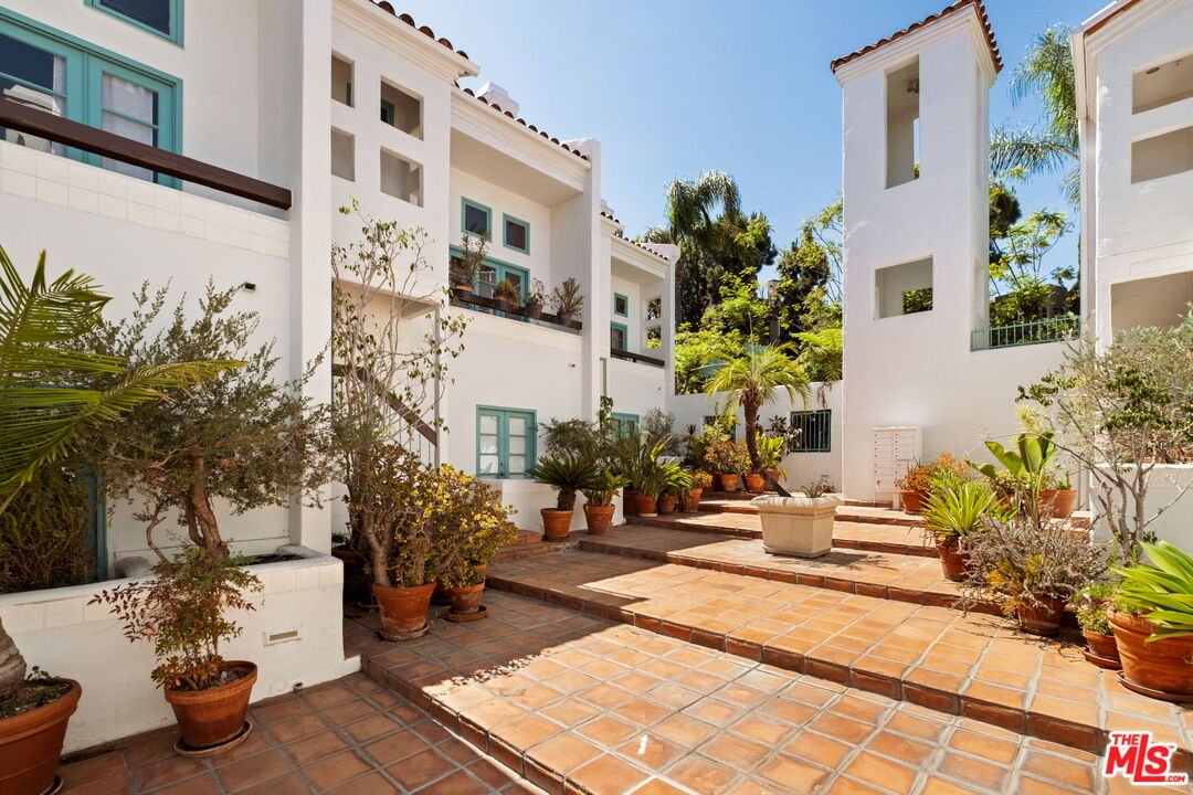 8562 W West Knoll Dr Unit: 5, west hollywood