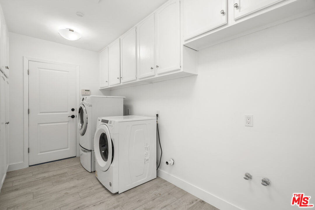 3217 Hutton Dr, Beverly Hills 