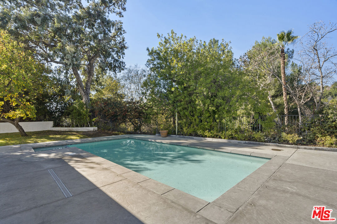 3217 Hutton Dr, Beverly Hills 