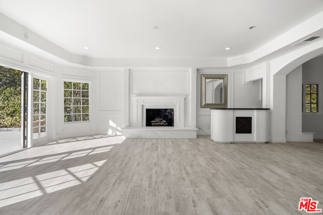 3217 Hutton Dr, Beverly Hills 