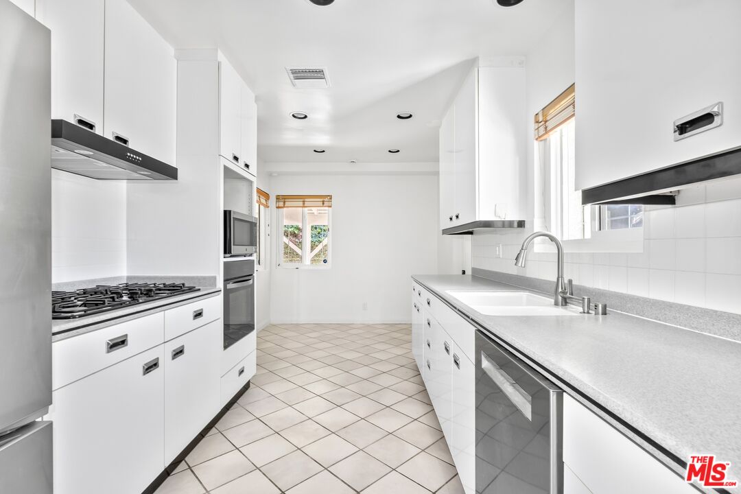 4509 Canoga Dr