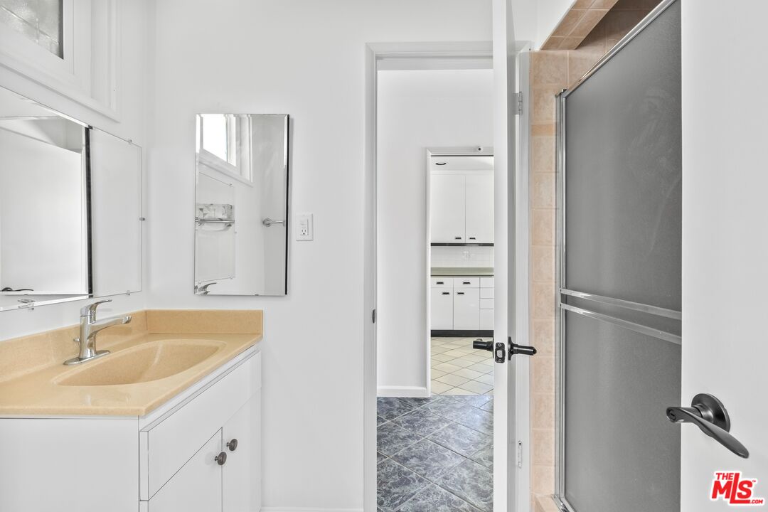 4509 Canoga Dr