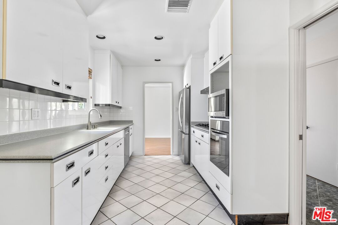 4509 Canoga Dr