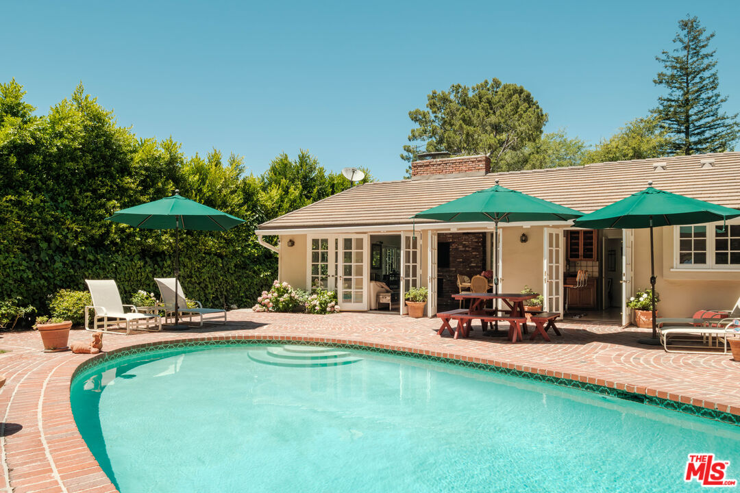 9430 Eden Dr, Beverly Hills 