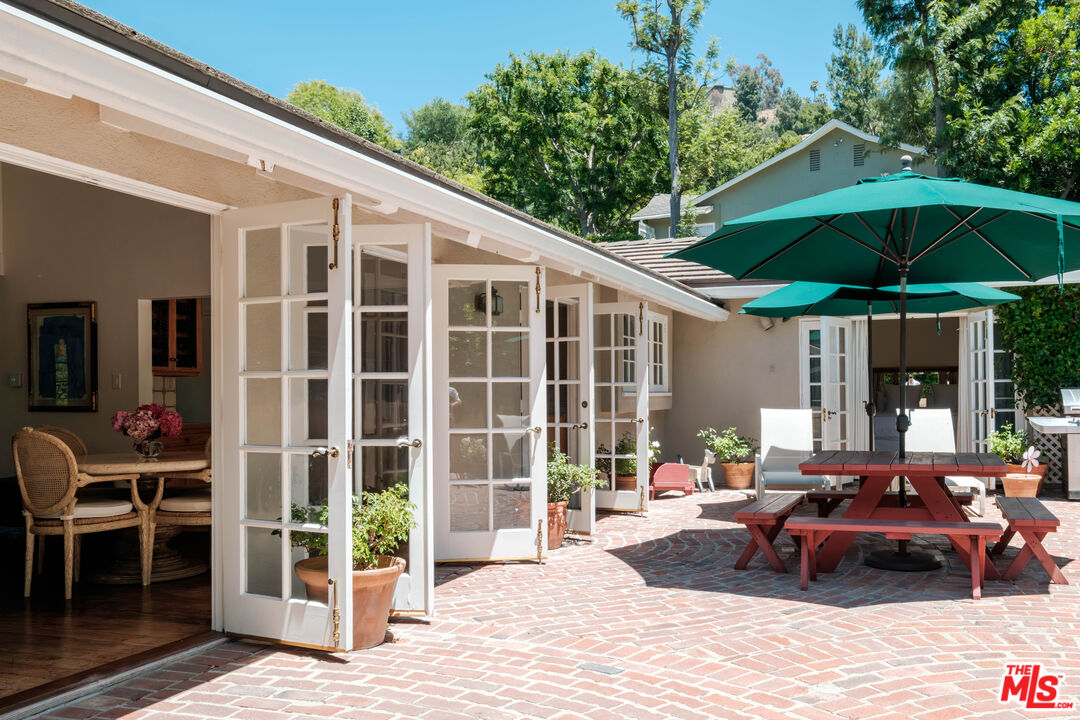 9430 Eden Dr, Beverly Hills 