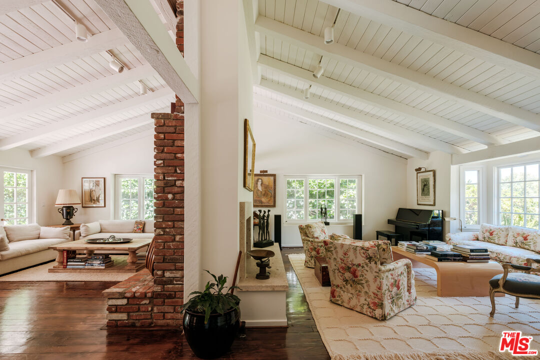 9430 Eden Dr, Beverly Hills 