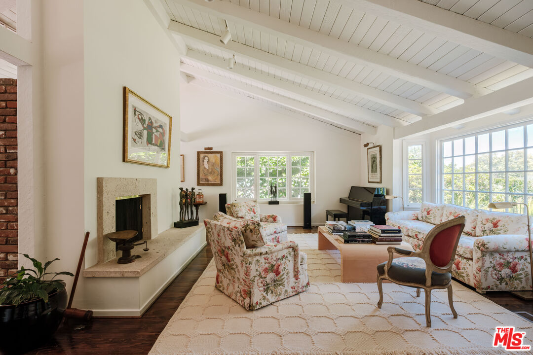 9430 Eden Dr, Beverly Hills 