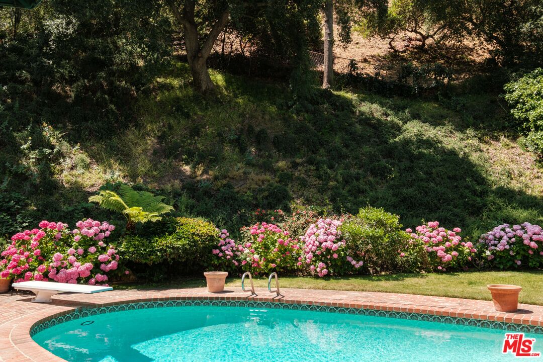 9430 Eden Dr, Beverly Hills 