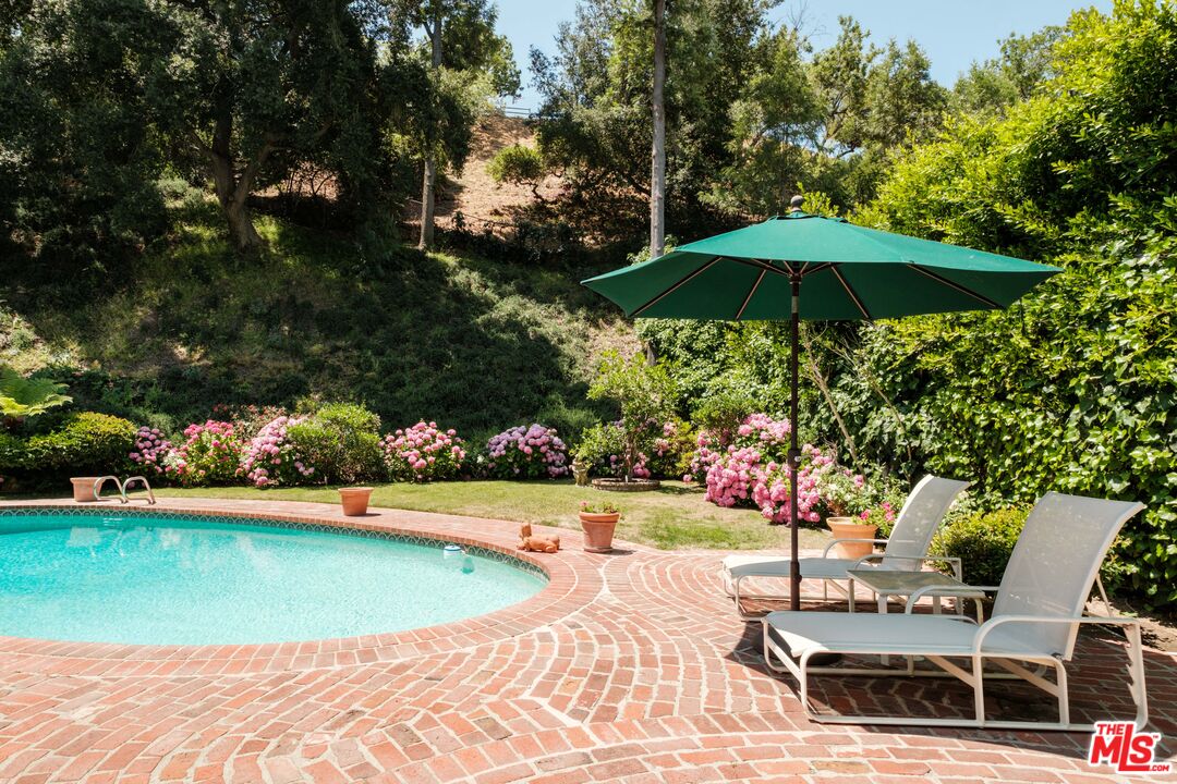 9430 Eden Dr, Beverly Hills 