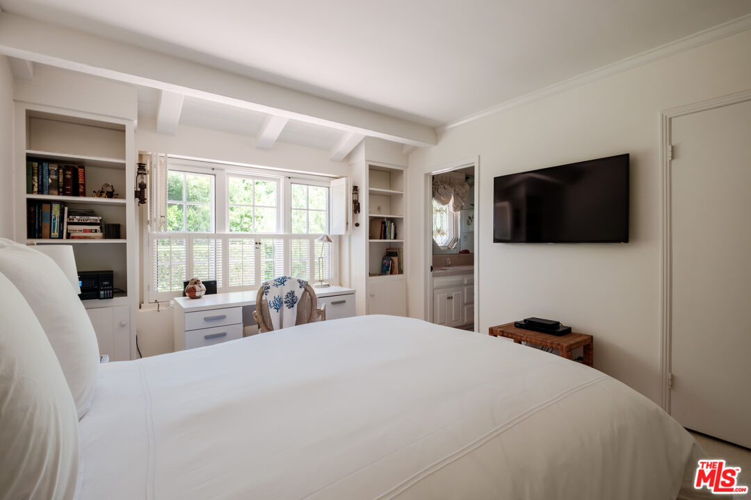 9430 Eden Dr, Beverly Hills 