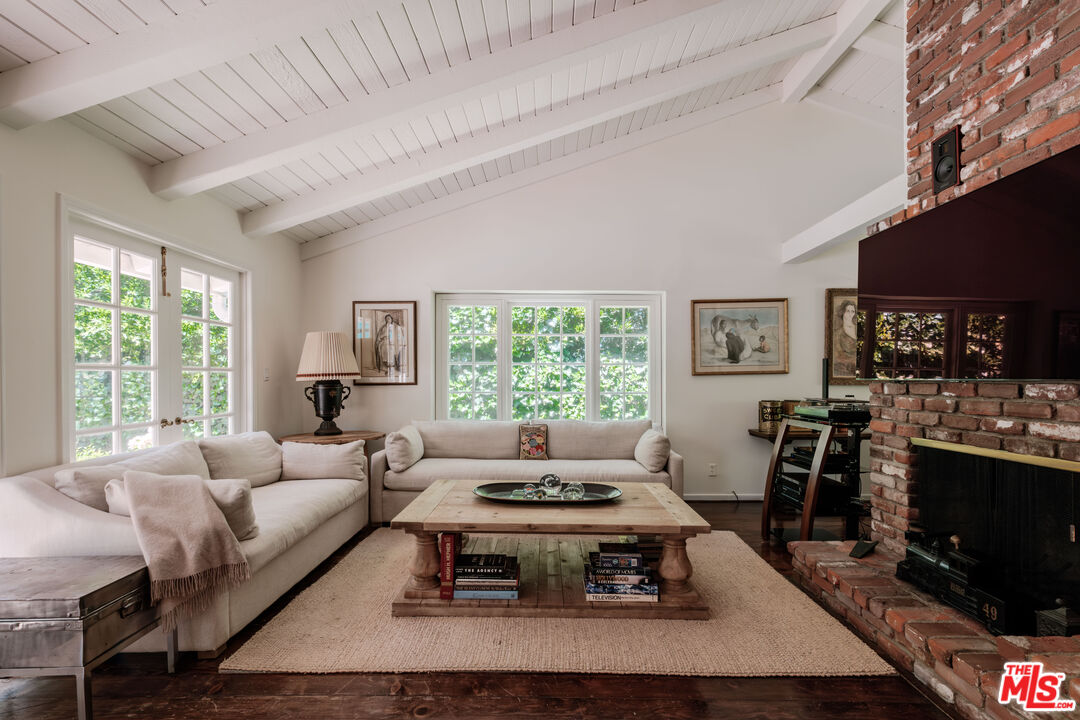 9430 Eden Dr, Beverly Hills 