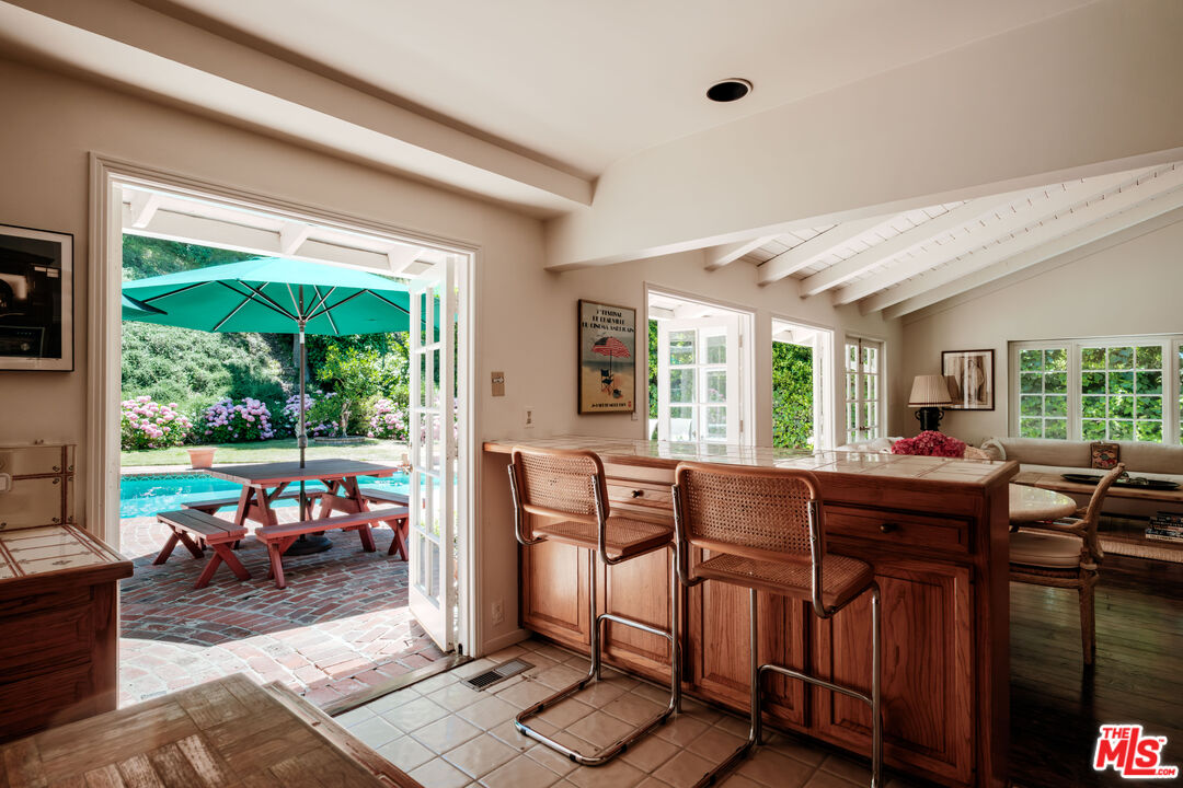 9430 Eden Dr, Beverly Hills 