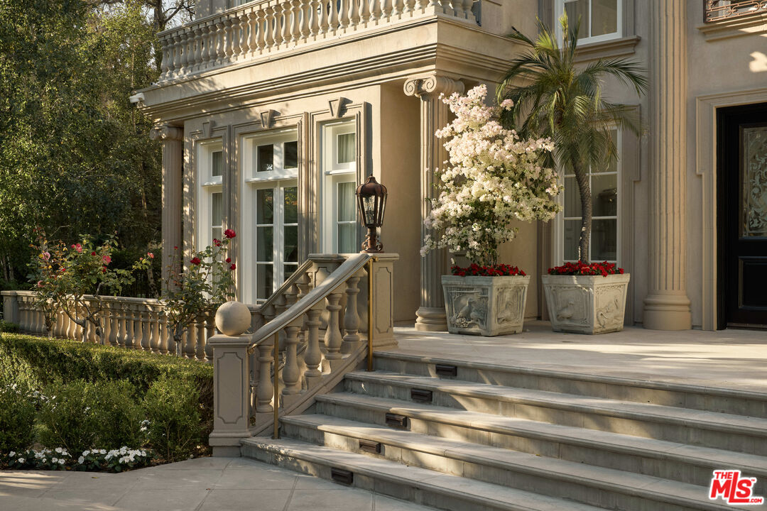 628 N Rodeo Dr
