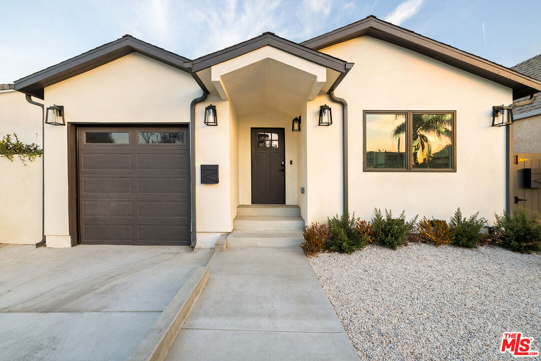 1900 Clyde Ave
