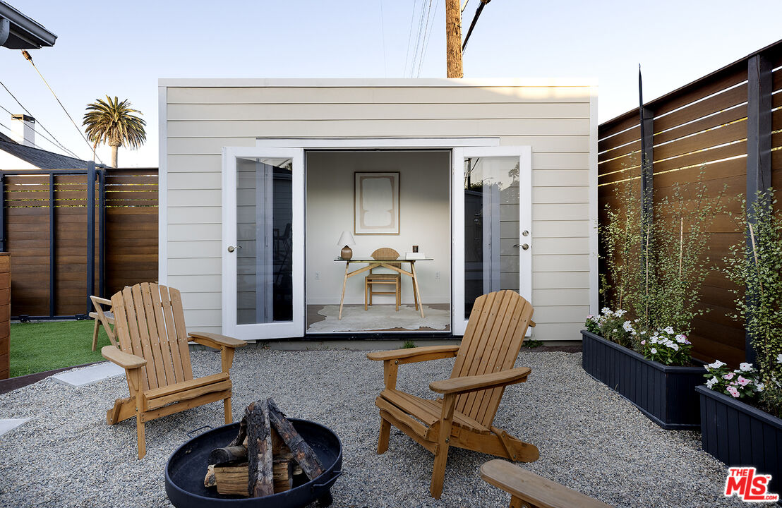 2432 Cloy Ave, Venice 