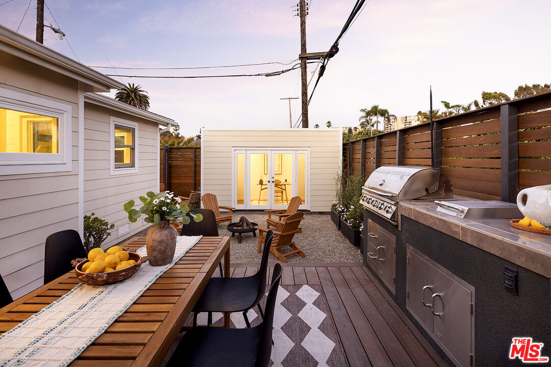 2432 Cloy Ave, Venice 