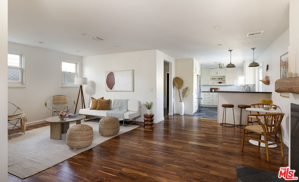 2432 Cloy Ave, Venice 