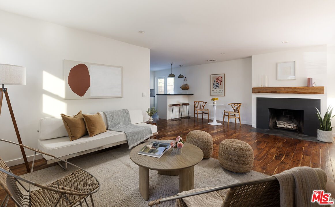 2432 Cloy Ave, Venice 