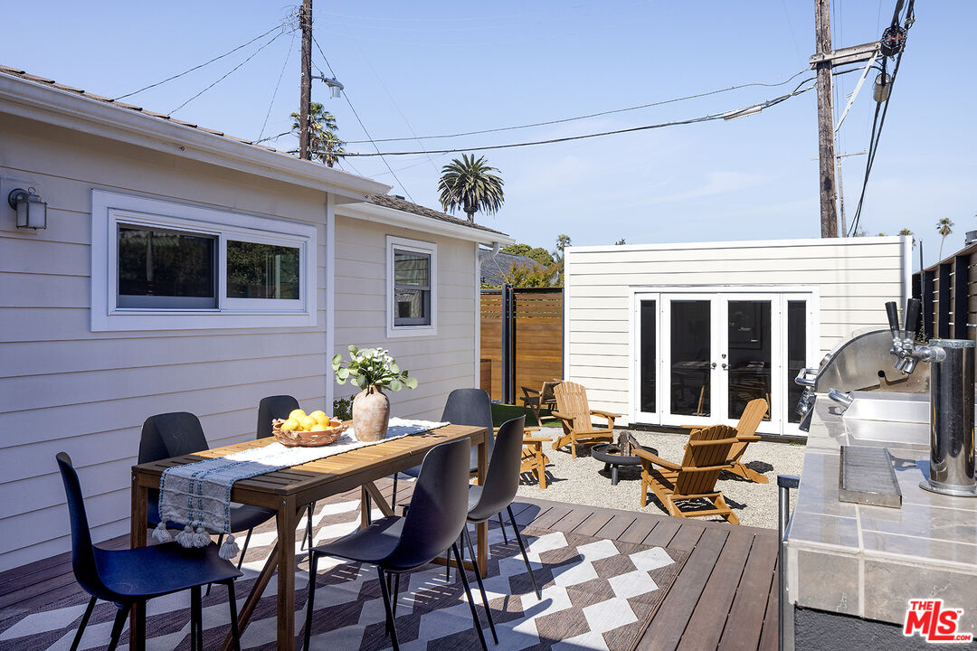 2432 Cloy Ave, Venice 