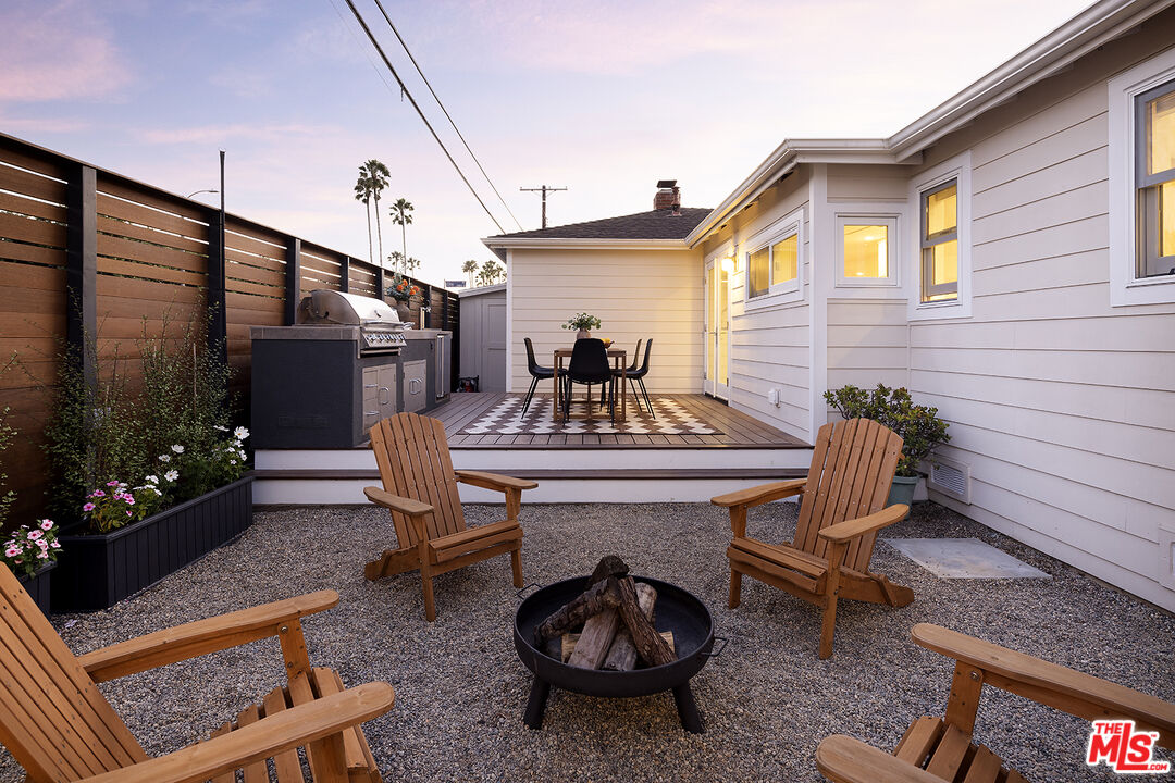 2432 Cloy Ave, Venice 