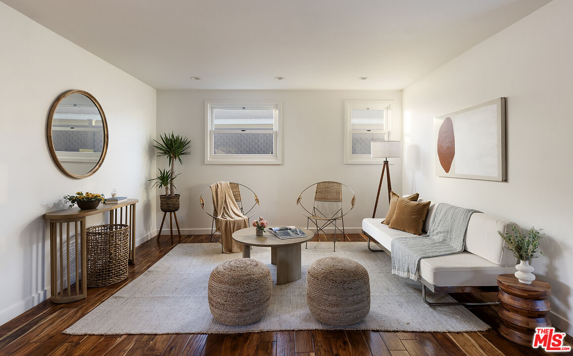 2432 Cloy Ave, Venice 