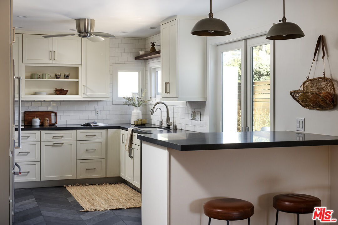 2432 Cloy Ave, Venice 