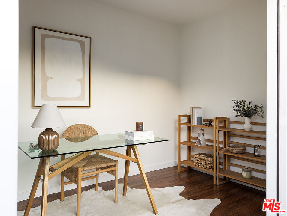 2432 Cloy Ave, Venice 