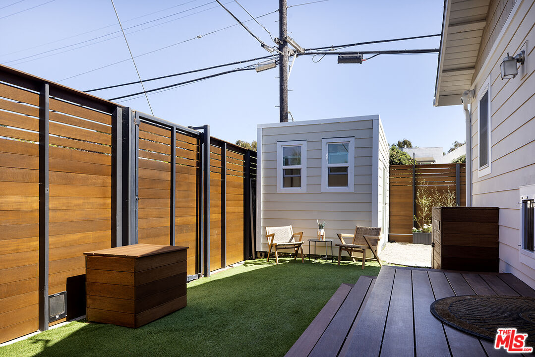 2432 Cloy Ave, Venice 