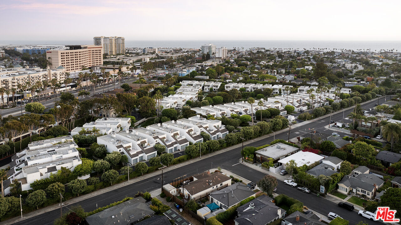 2432 Cloy Ave, Venice 