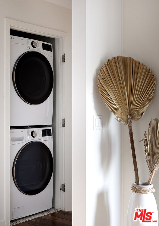 2432 Cloy Ave, Venice 