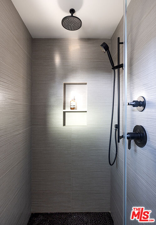 2432 Cloy Ave, Venice 