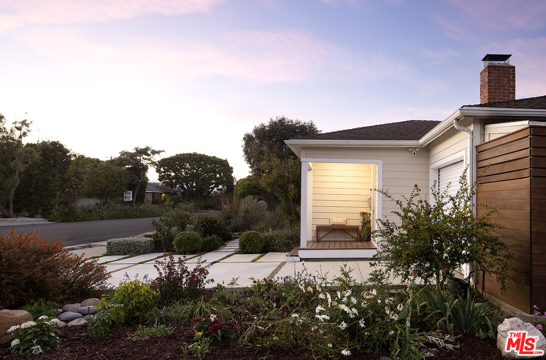 2432 Cloy Ave, Venice 