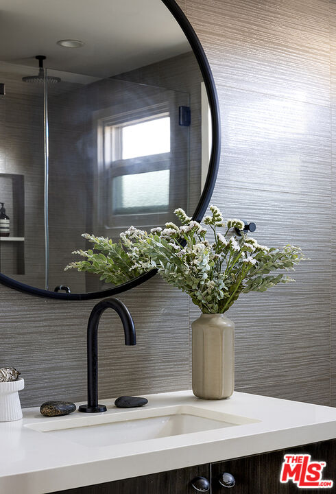 2432 Cloy Ave, Venice 