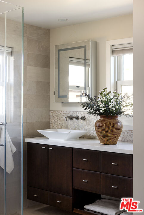 2432 Cloy Ave, Venice 