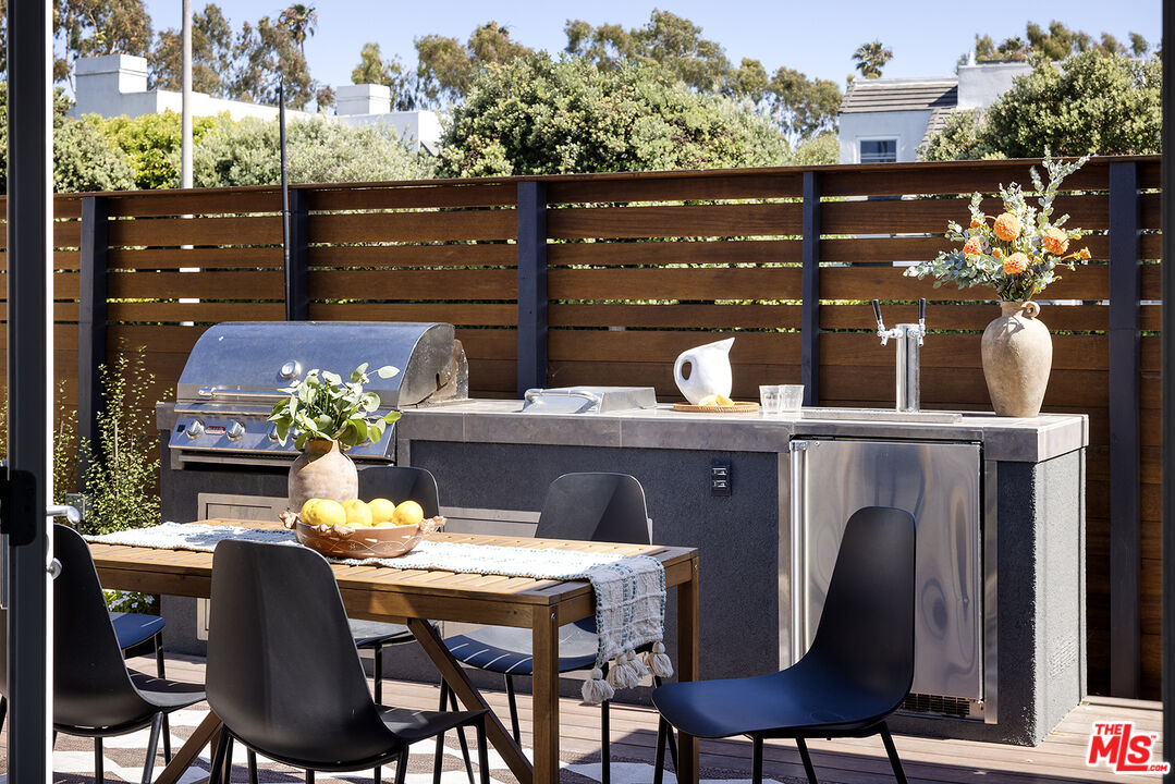 2432 Cloy Ave, Venice 