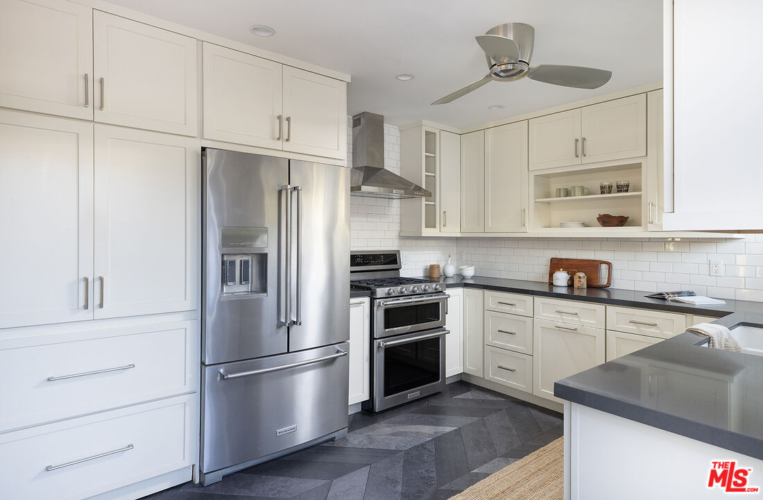 2432 Cloy Ave, Venice 