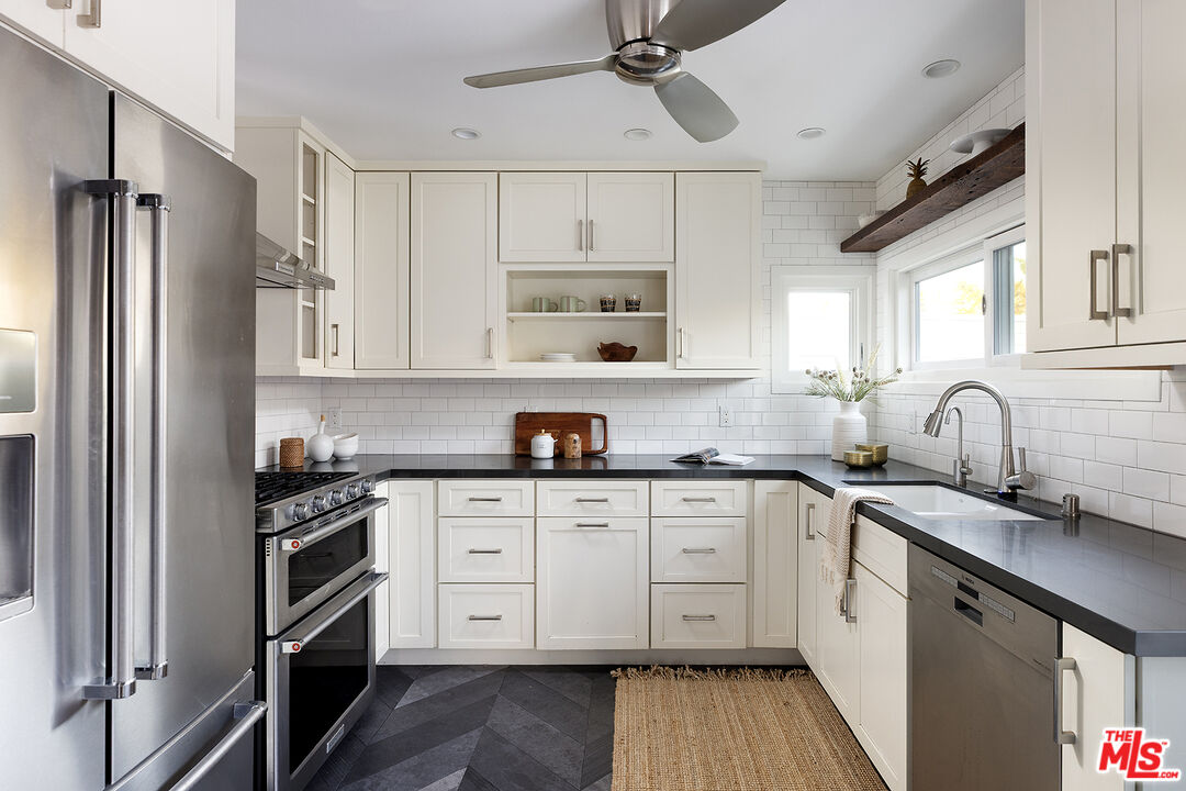 2432 Cloy Ave, Venice 