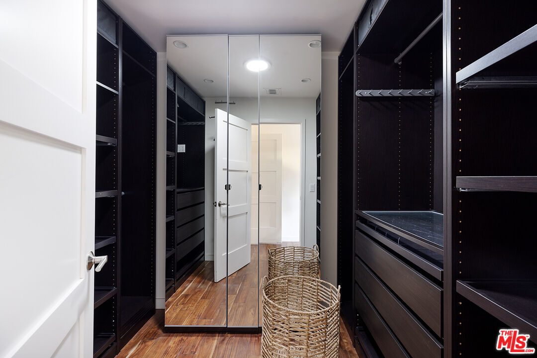 2432 Cloy Ave, Venice 