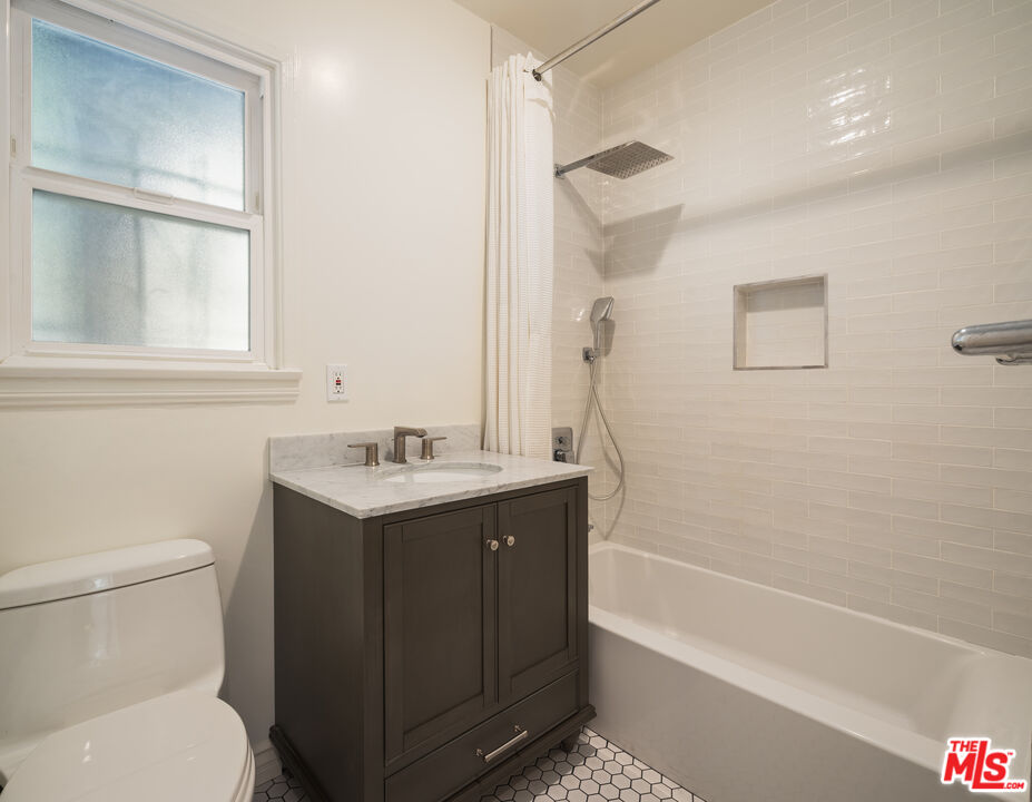 818 N Sweetzer Ave Unit: 818 1/2