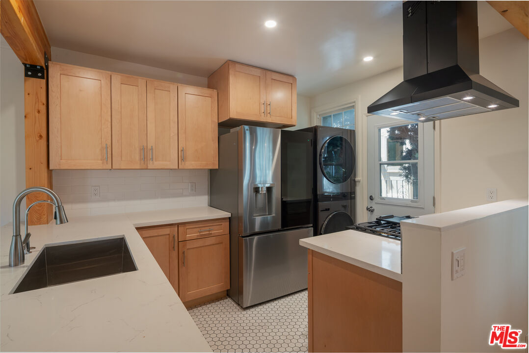 818 N Sweetzer Ave Unit: 818 1/2