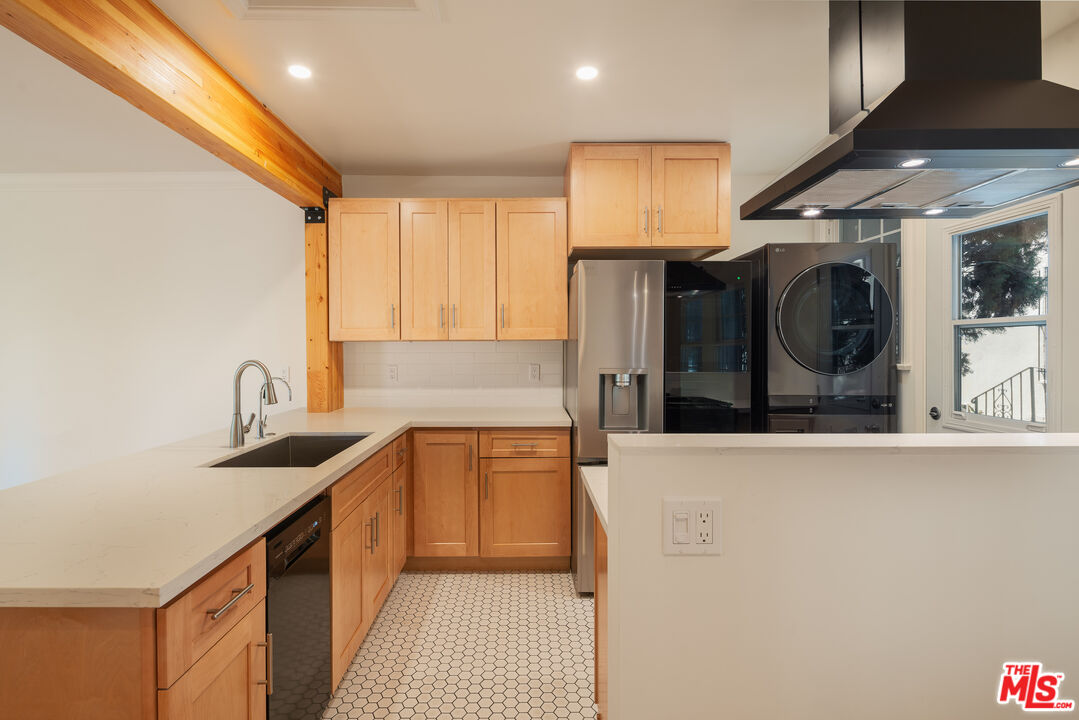 818 N Sweetzer Ave Unit: 818 1/2