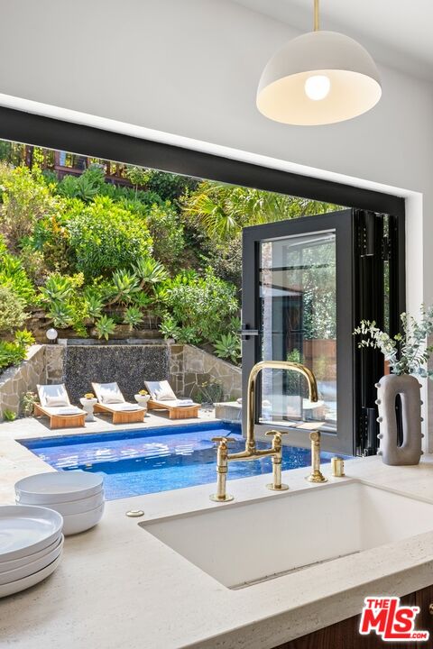 2716 Laurel Pass, Hollywood Hills