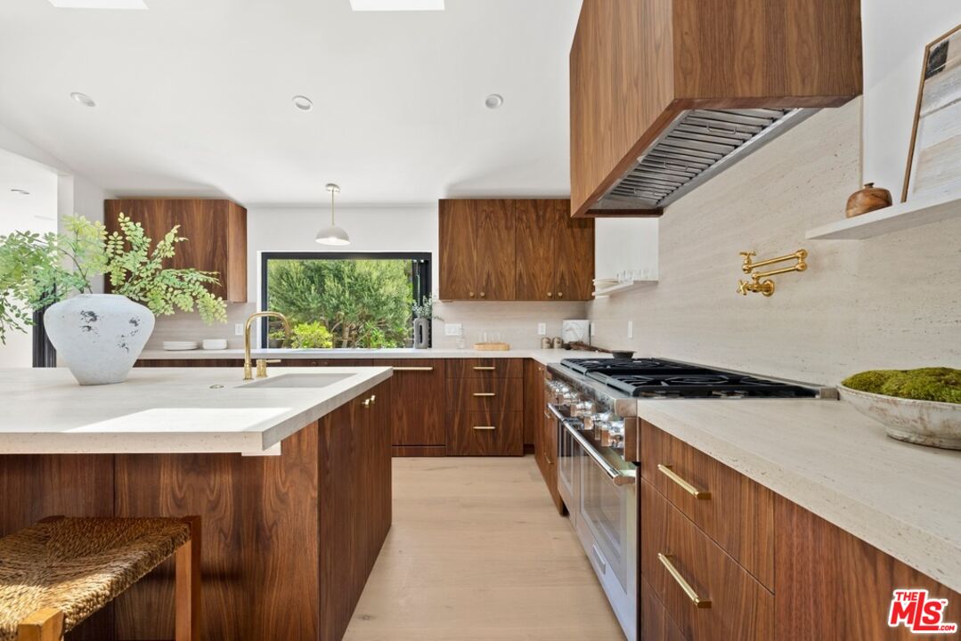 2716 Laurel Pass, Hollywood Hills