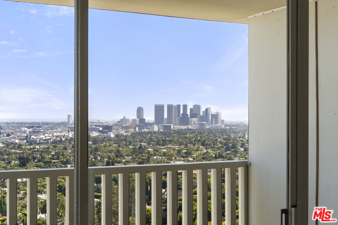 9255 Doheny Rd Unit: 1606, West Hollywood