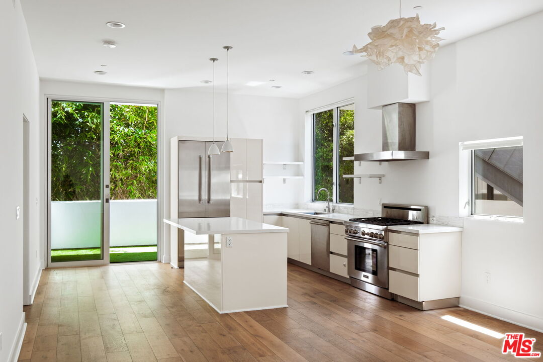 616 N Croft Ave Unit: 6, West Hollywood 