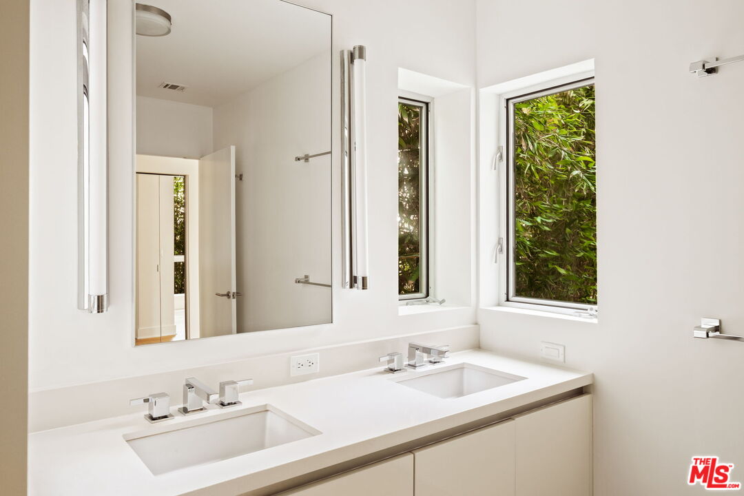 616 N Croft Ave Unit: 6, West Hollywood 